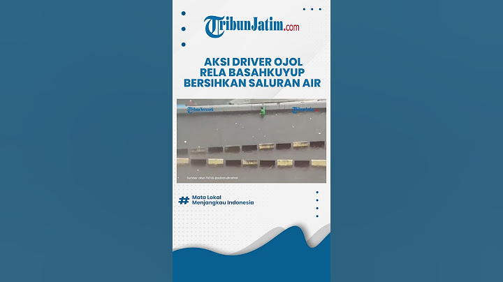 Rela Basah Kuyup Bersihkan Saluran Air, Viral Aksi Heroik Driver Ojol Atasi Kemacetan karena Banjir