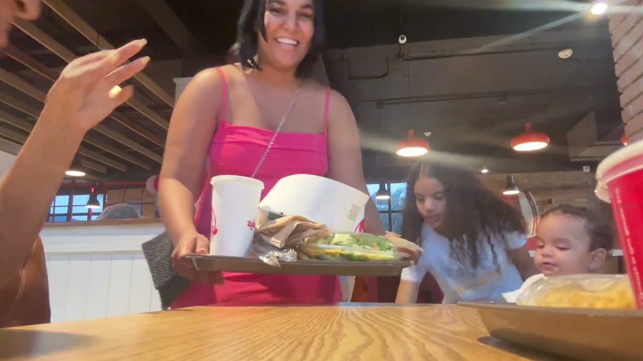 Llegó la comida 🥳#babyowen acabó con todo 😂😂😂😂