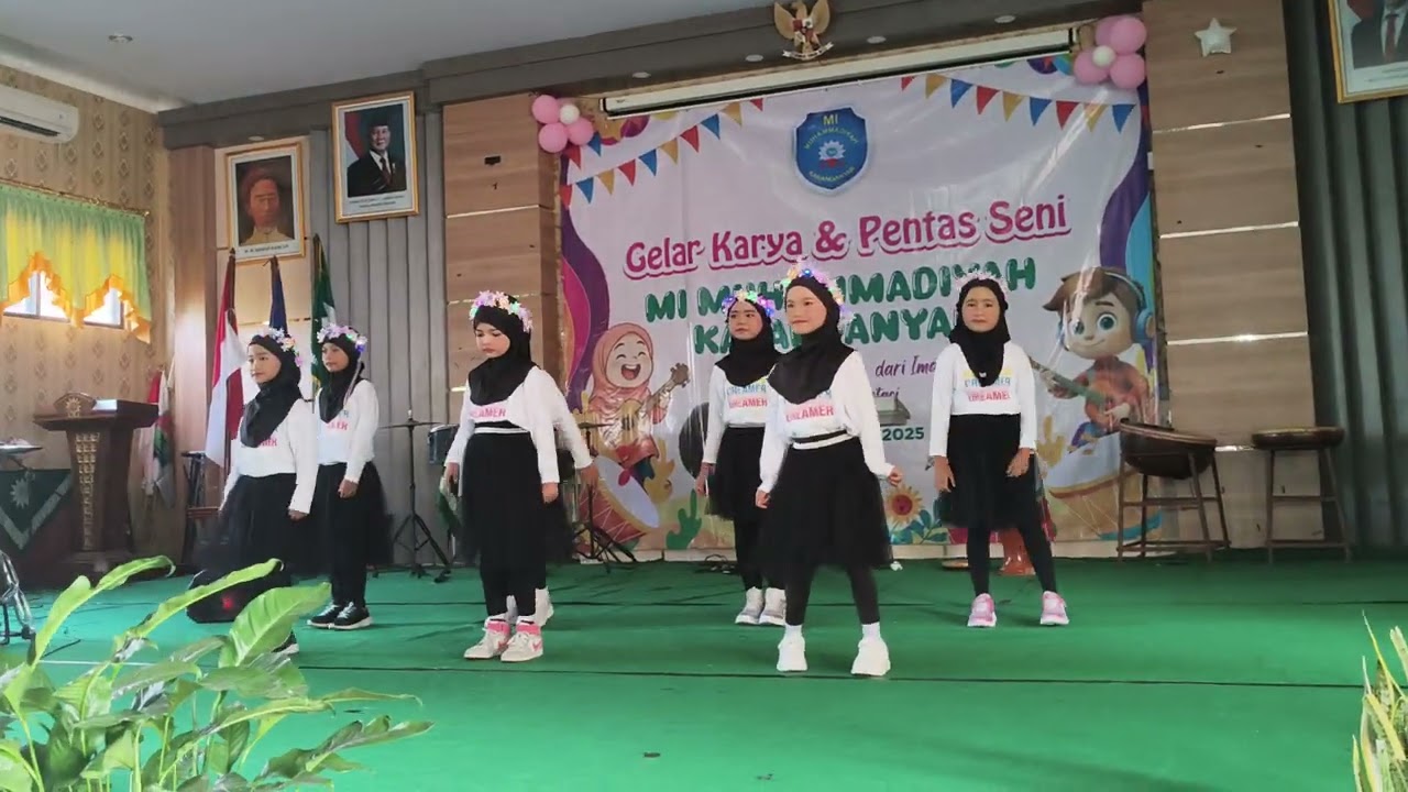 Modern dance Dreamer kelas 1B MI Muhammadiyah Karanganyar
