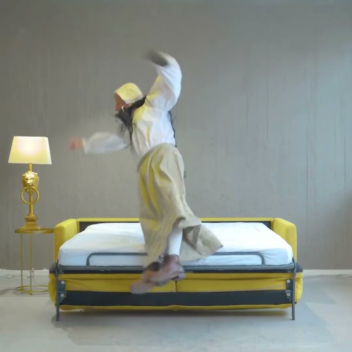 Lasse-Maja testar bäddsoffor