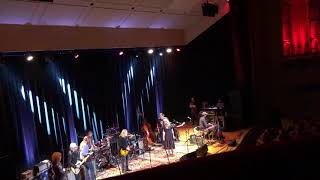 Video voorbeeld van "Soulshine - Warren Haynes, Derek Trucks, Susan Tedeschi - Town Hall NYC 12/3/18"