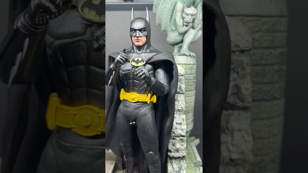 Hot Toys Batman 1989 1/6 Figure Deluxe 