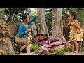 Survival cooking in the forest- Cooking squid spicy with pork belly so delicious for survival