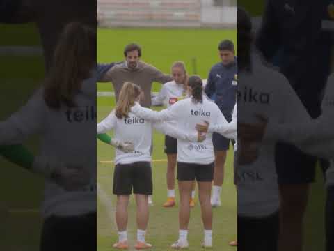 👉 El VCF Femenino ha guardado un minuto de silencio en memoria de las víctimas de la DANA ❤️🩹
