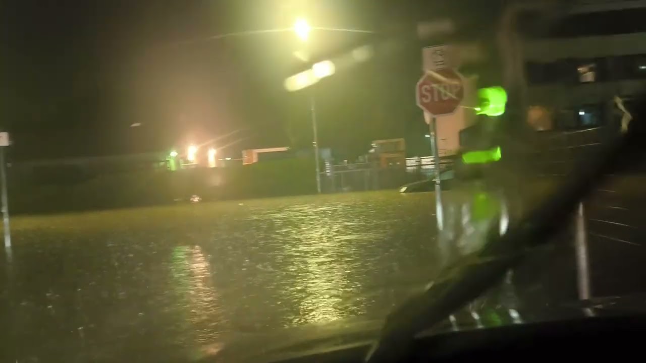 Starkregen am 09.09.25 in Mönchengladbach mehrere Straßen überflutet kein weiter kommen mehr 