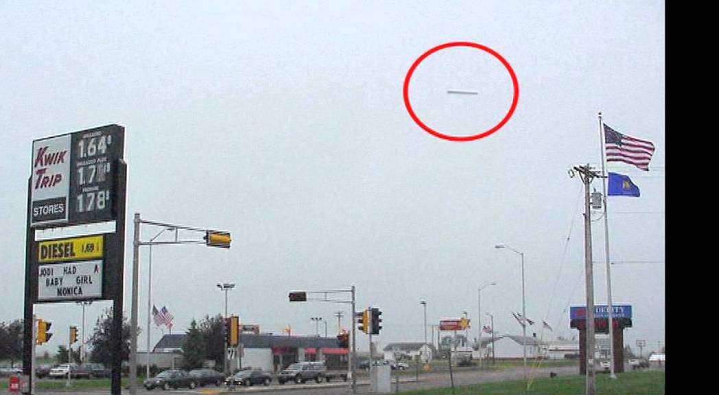 SILVER CIGAR UFO SIGHTING WISCONSIN, USA. ALIEN PROOF/EVIDENCE