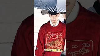 The Sun Was So Bright He Had Trouble Opening His Eyes dingyuxi  ryanding