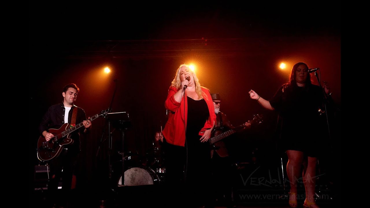 Singer Amber performs covers - YouTube