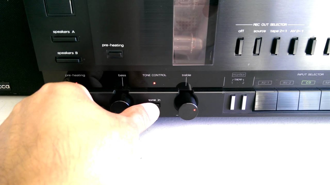 Luxman LV-105u Amplifier - YouTube