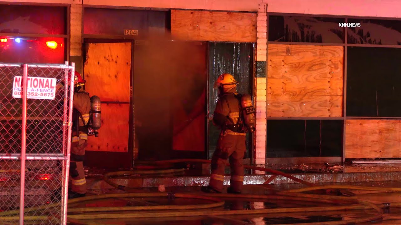Vacant Commercial Building Burns in Phoenix - YouTube