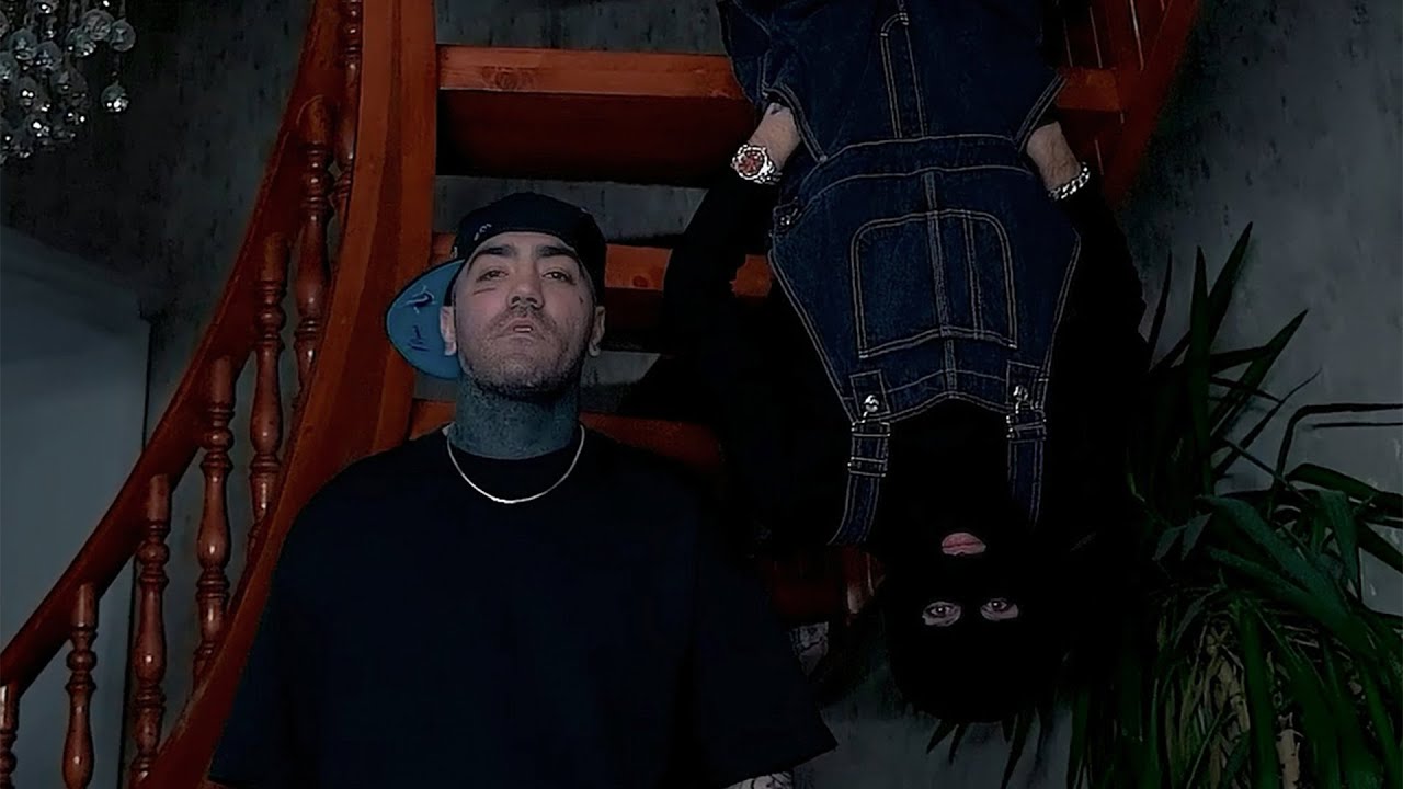 Meshki x Rasam Sohrabi - Amari (Official Music Video) auf YouTube ansehen Meshki x Rasam Sohrabi - Amari (Official Music Video) auf YouTube ansehen