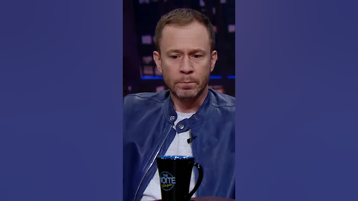 Teve mais coragem de sair da Globo ou entrar no SBT?" 😂 Roger zoa Tiago Leifert! #TheNoite #SBT