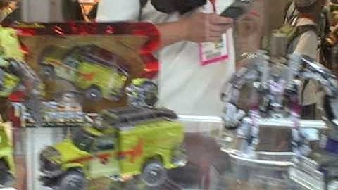 SDCC 2009 Hasbro Booth Transformers Deluxes and Voyagers