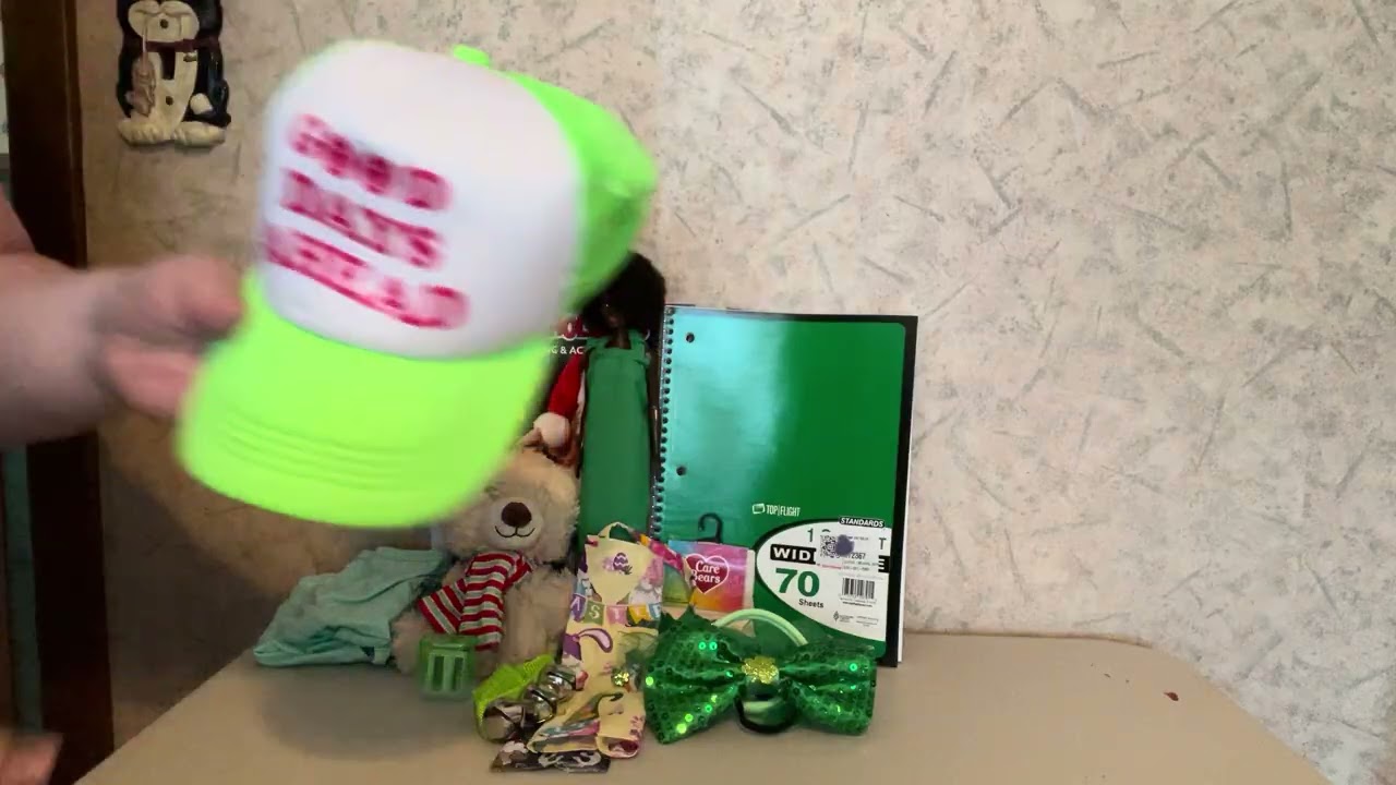 Зелёная, зелёная, зелёная коробка для девочки 10 лет.