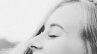 Kahkaha Atan Kız Insan Buna Dayamaz