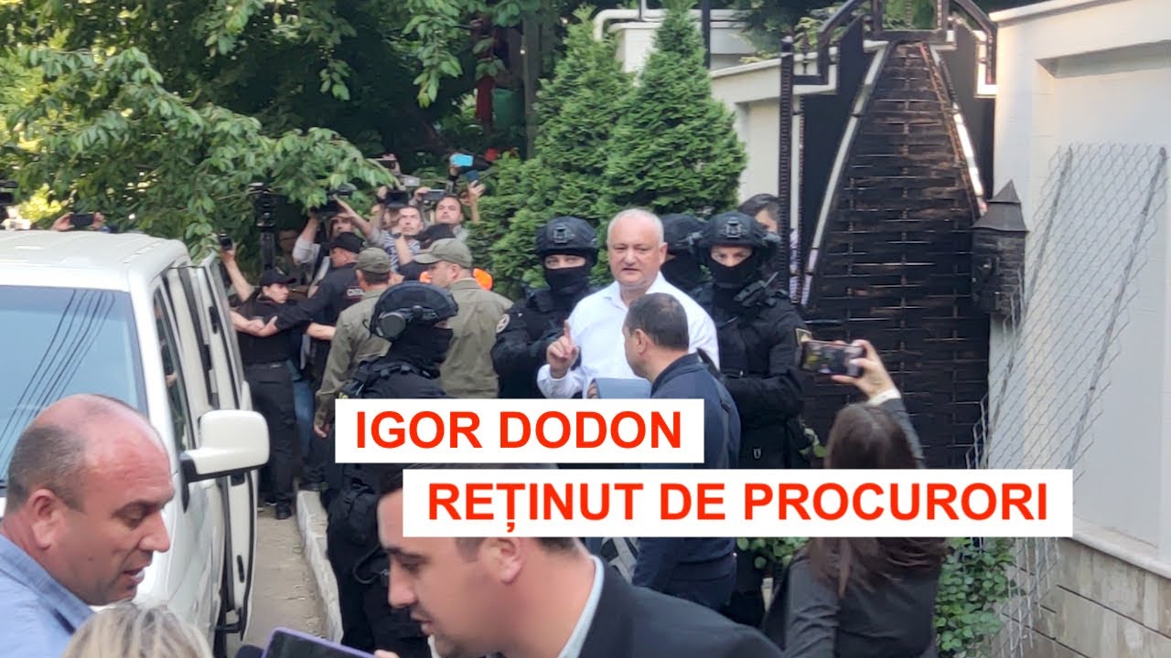 Momentul în care Igor Dodon este scos de procurori din curte și dus spre izolator