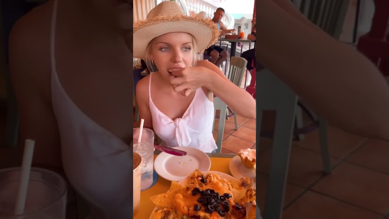 the nachos at iguana joe’s in aruba are to D I E for!!