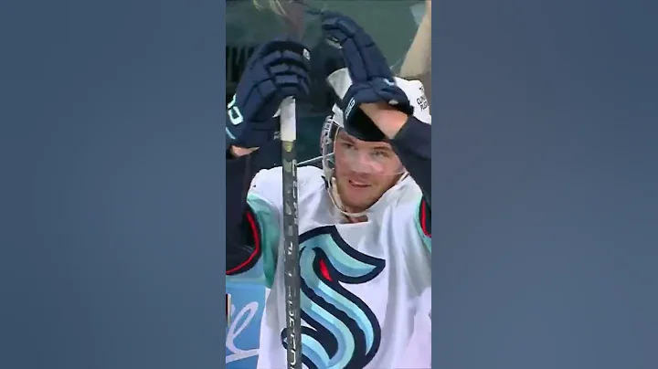 Cup-champ Burakovsky receives warm welcome in retu...