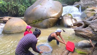 AMAZING WORKING SKILLS.! FIND GOLD TREASURE.. SURVIVAL BY THE BEAUTIFUL RIVER | NATURAL WATER SOUND