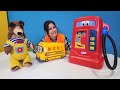 Ayşe ile Araba oyunları! Oyuncak traktör için yakıt alıyoruz! Kız ve erkek videoları