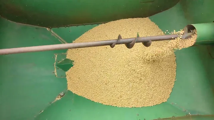 John Deere 720 diesel and John Deere 42 combine ride along