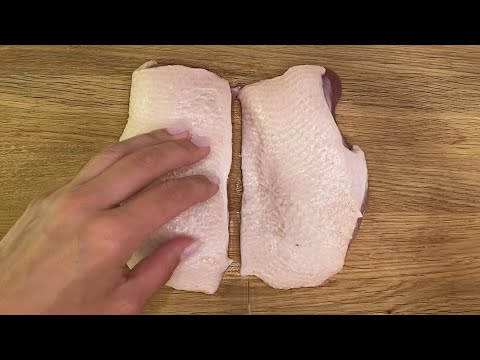 Утиная грудка на сковороде. Хрустящая корочка, сочная внутри.
