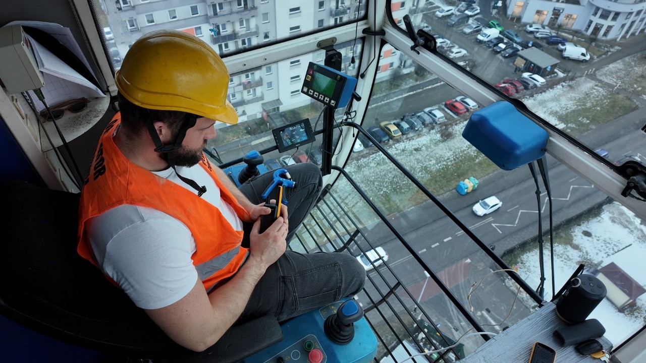 Tower Crane Operator – End of Shift Descent