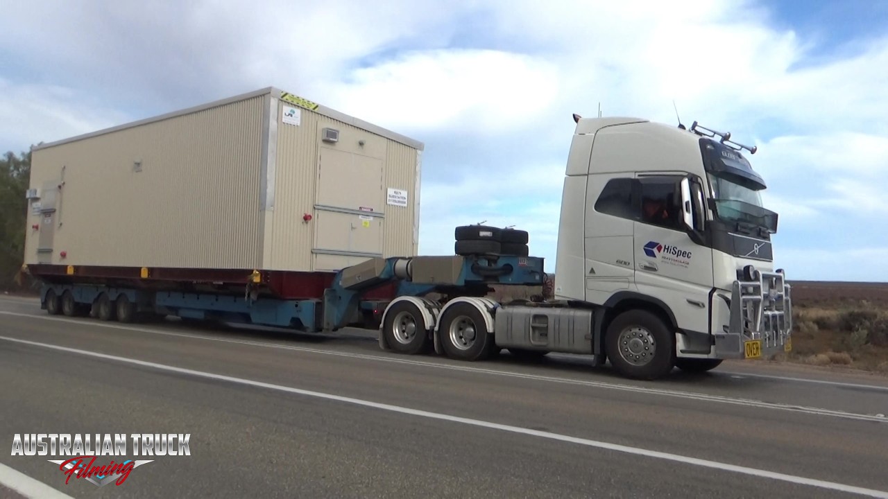 Aussie Truck Filming: Big Trucks at work around Tinman Roadhouse, South Australia!