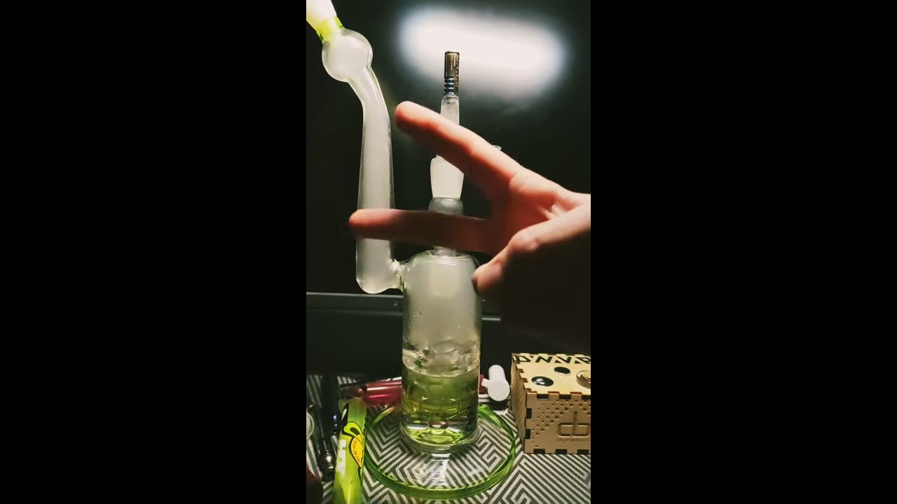 Black Leaf Ballon glass bong with Dynavap Titanium Tip and BB9+ DynaBox Micro