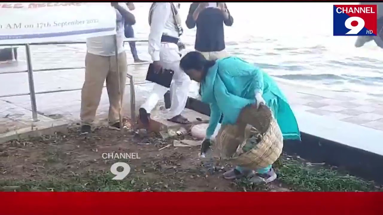 Commissioner Smt D Haritha IAS ||  Cleans at Bara Shahid Dargah Premises || Indian Swachhata League