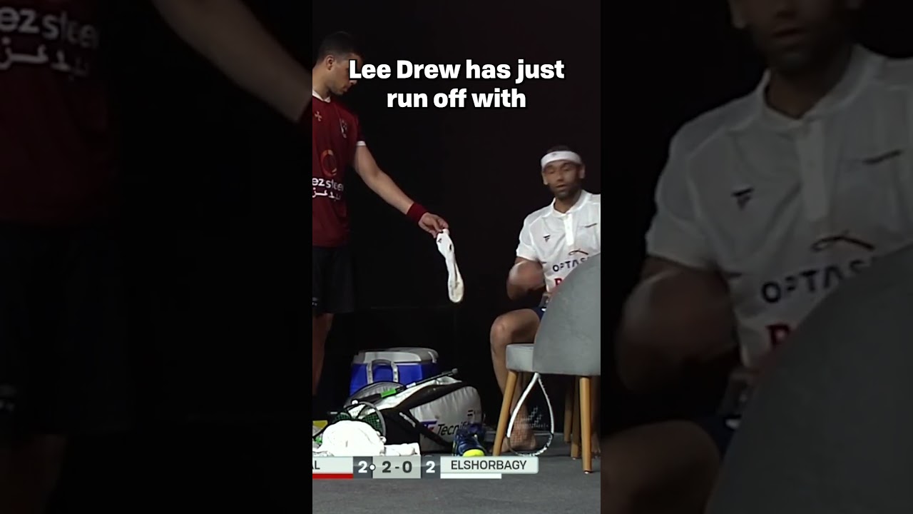 Мостафа Асаль одалживает носки Мохамеду Эль-Шорбаги 🧦