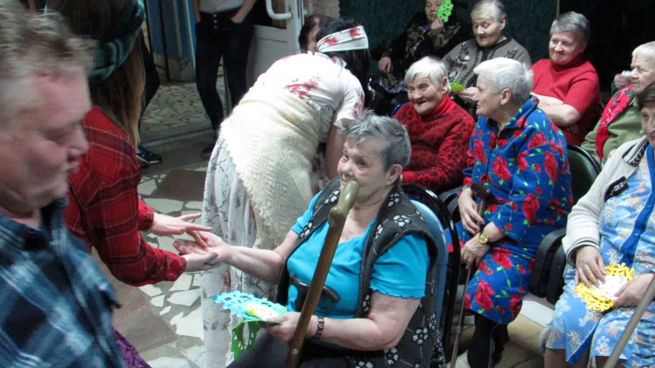 Цыганки и песня Выходила на берег Катюша - YouTube