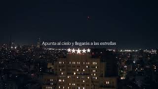 Apunta al cielo y llegarás a las estrellas.