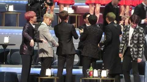[FANCAM] 161202 BTS react to Got7 winning @MAMA 2016