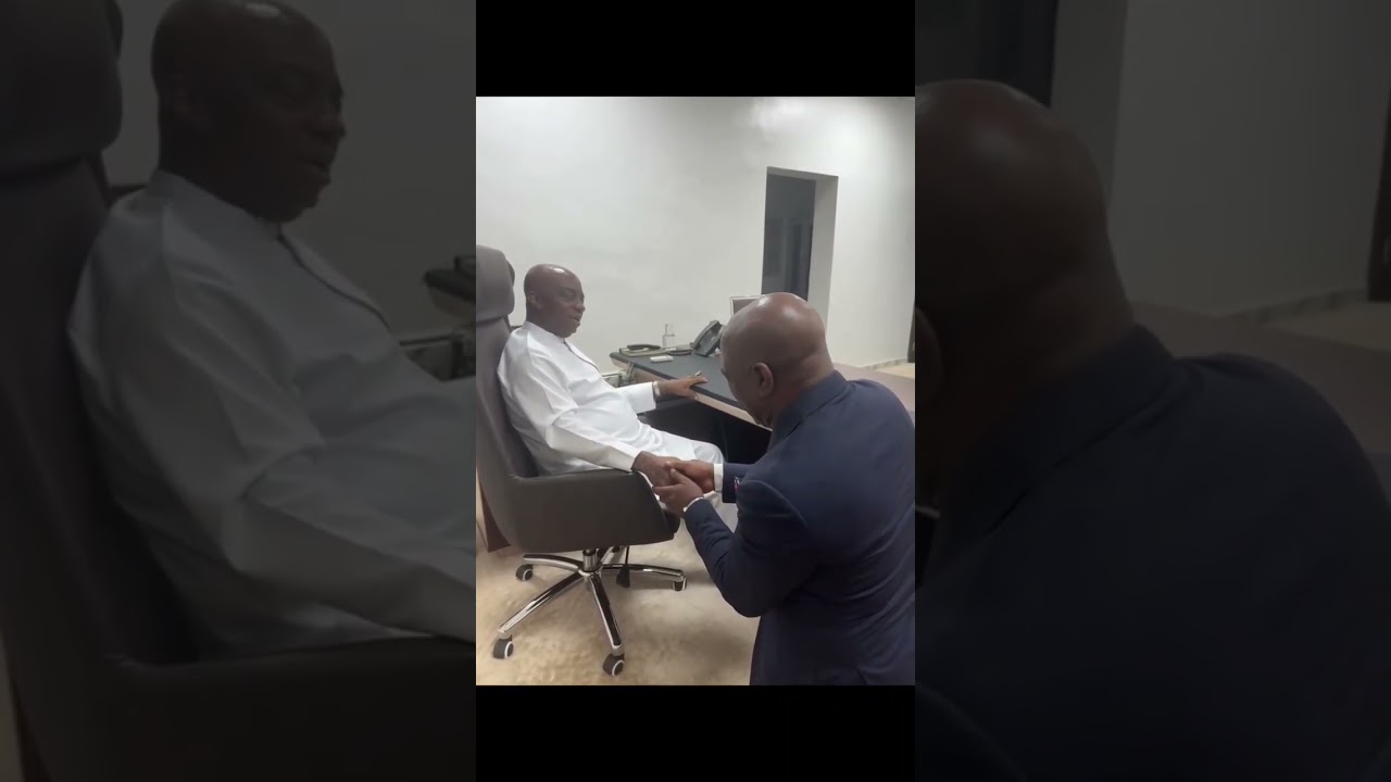 Bishop David Oyedepo Praying for His Spiritual Son😍 