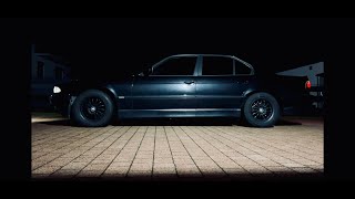 740D Cosmos-schwarz E38 with black rims by night