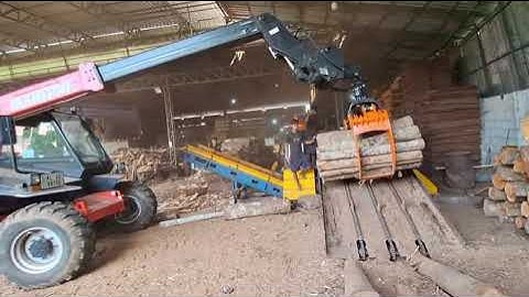 Manitou telehandler for log handling