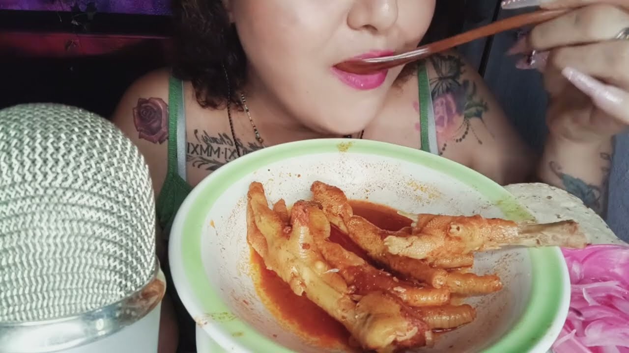 ASMR Comiendo patitas de pollo 🐔
