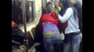 Bakı Metrosunda Qızların Saçyoldu Şousu