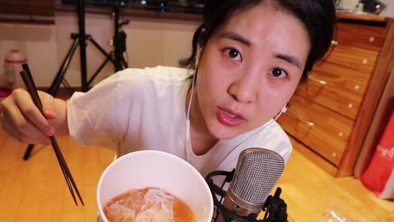 [ASMR] 강유미 진짜로 자고 있는 엄마 몰래 야식먹기/컨셉아님/초리얼