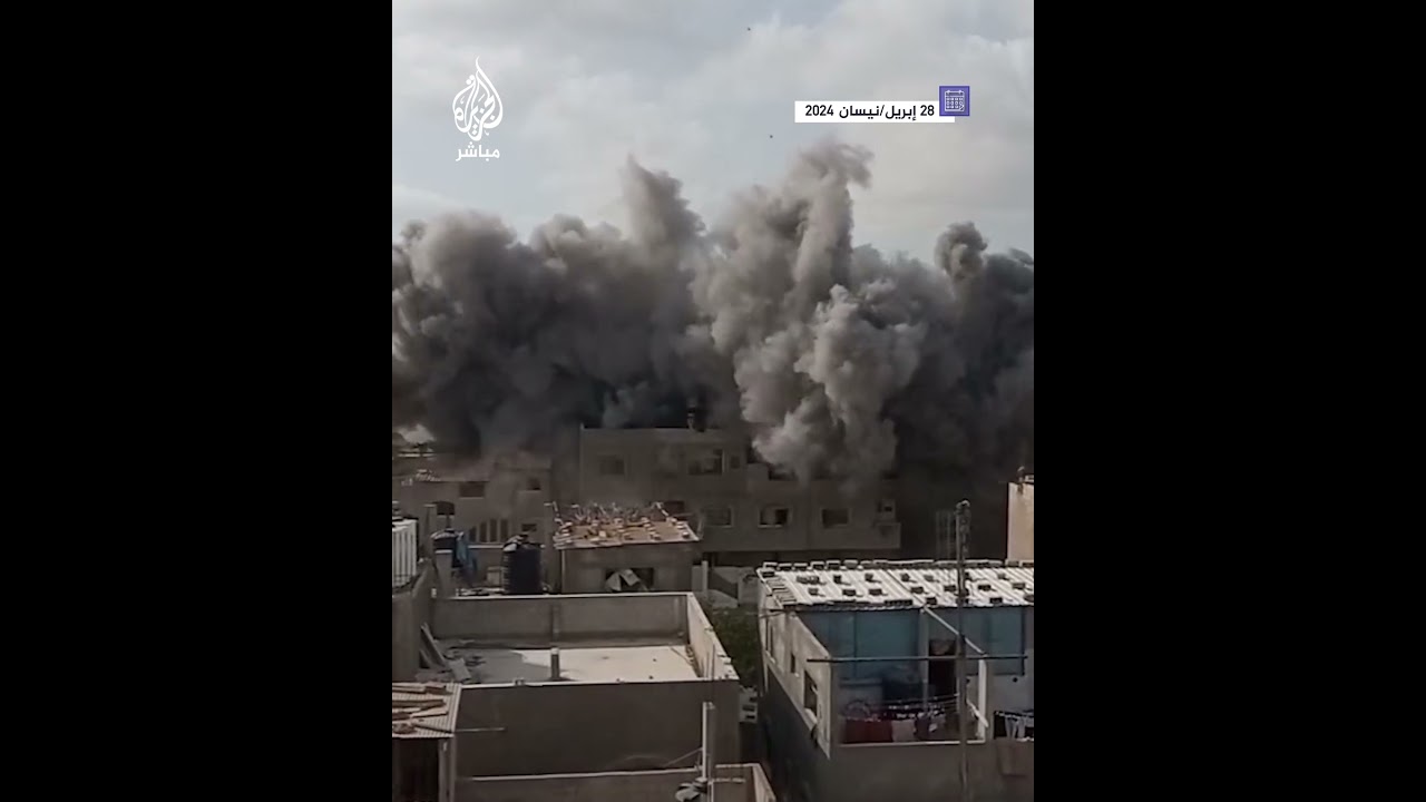لحظة سقوط صاروخ إسرائيلي على أحد المنازل بحي البرازيل في رفح
