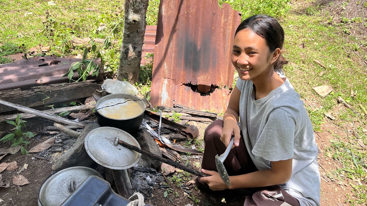 OUR LUNCH HERE IN OUR MOUNTAIN FARM WITH YELLOW RICE