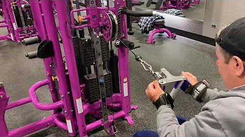 Quadriplegic pulling 100 pounds at planet fitness