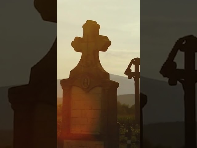 Почему нельзя смотреть в окно во время похорон?