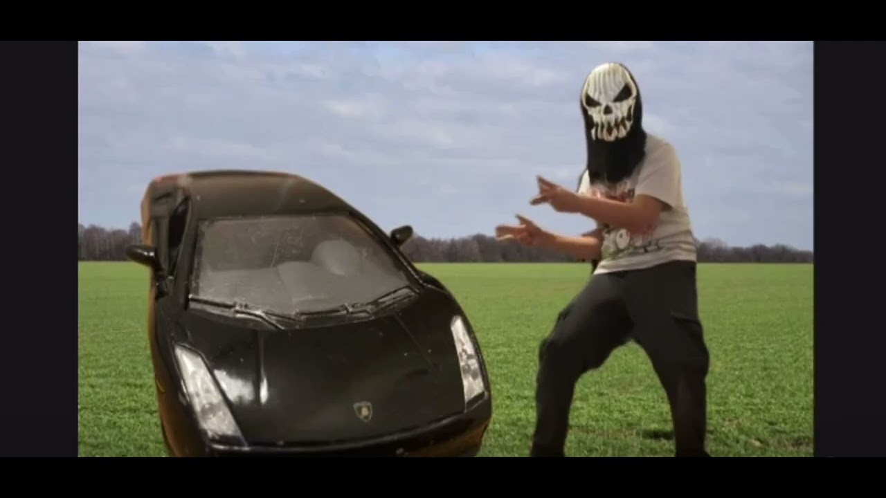 On offre 2 Lamborghini (c'est un fond vert donc c'est faux mais c'est de l'humour)