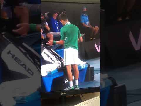 Djokovic smash the racket 조코비치 라켓 부수기