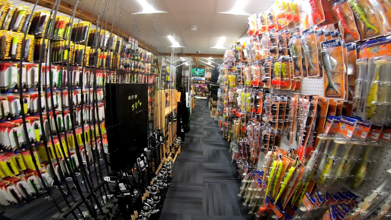 I Found The COOLEST Tackle Shop In Wisconsin (Rollie & Helen's Musky Shop)  