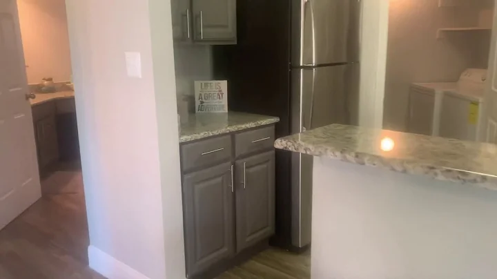 A6 - 1bedroom1bath - 854 Sq Ft - Upgraded - Backyard