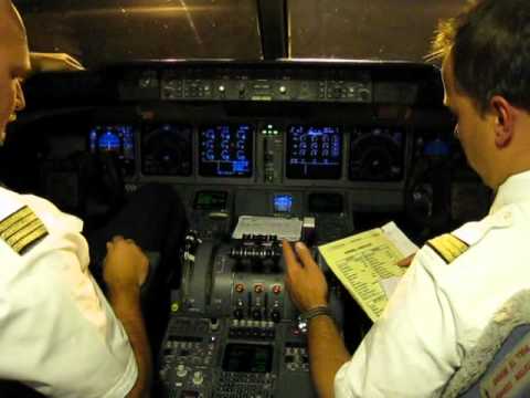 McDonnell Douglas MD11 landing in dakar cockpitvideo