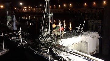 Cắt bê tông bằng dây kim cương, tháo dỡ công trình